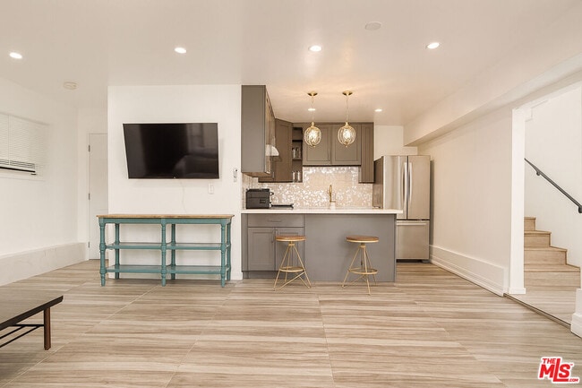 Building Photo - 1174 Coldwater Canyon Dr