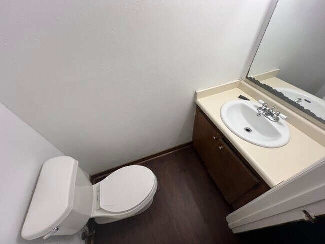 Building Photo - 206 Woodburn Club Ln