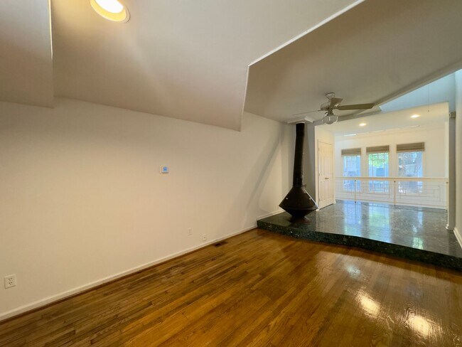 Building Photo - Charming 1 Bedroom Townhome ~ Ridgely's Delight