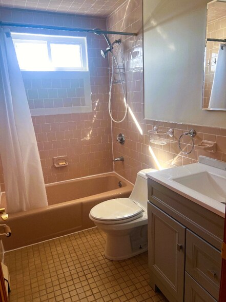 Building Photo - 94 Hillside Rd