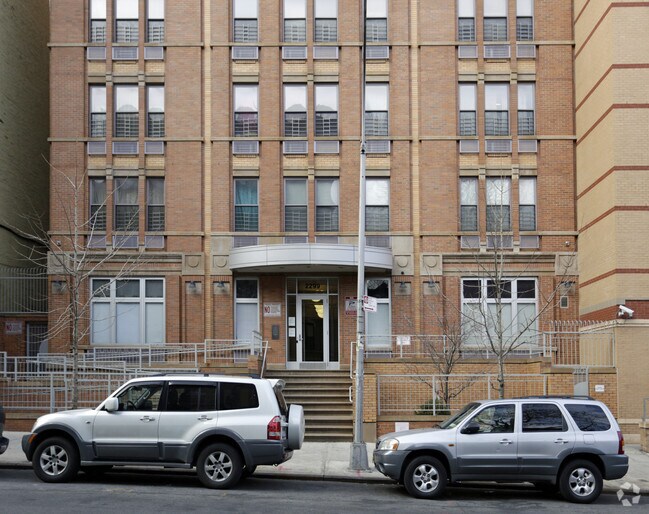 Building Photo - Marcello Manor