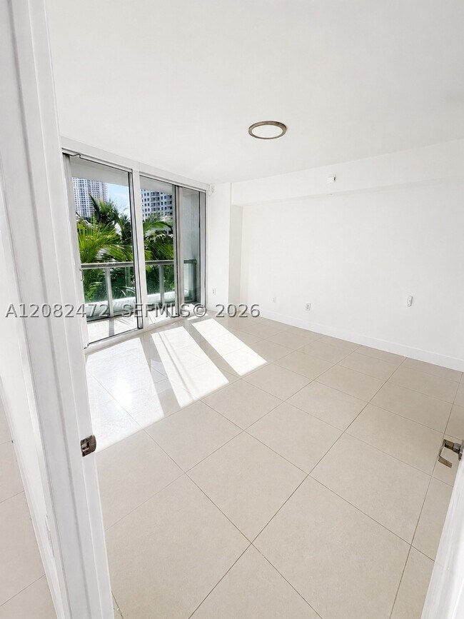 Building Photo - 465 Brickell Ave