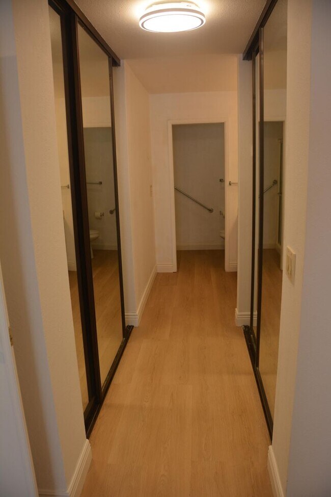 Building Photo - Sharp Pittsburg 3/2