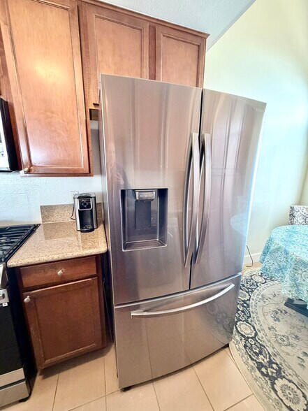 Building Photo - 1430 Colby Ave