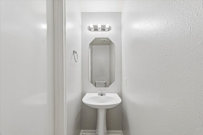 Building Photo - 19811 Shores Edge Dr