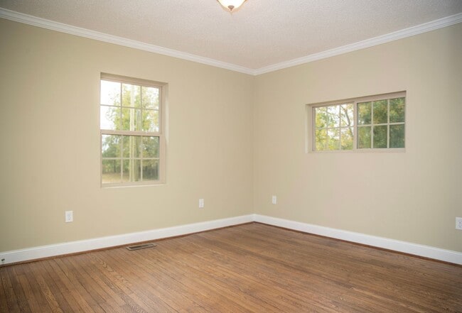 Building Photo - 2 Bedroom/ 2 Bathroom Rental in HollyPond ...