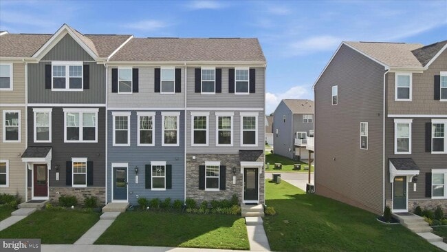 Building Photo - 163 Anthem St