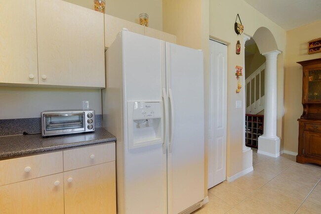 Building Photo - 213 River Bluff Ln