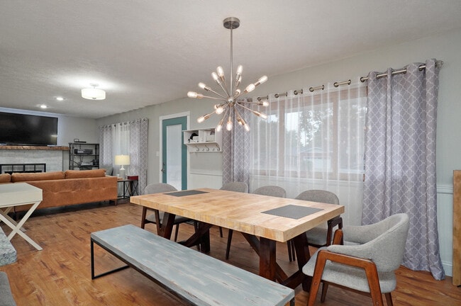 Building Photo - 2422 S Kickapoo Ave