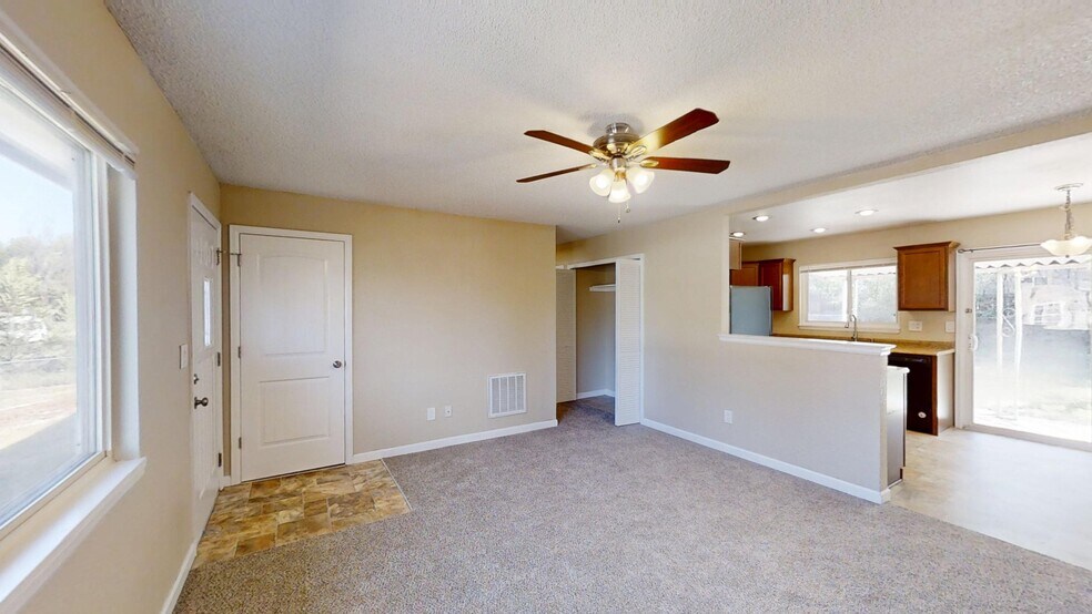 Building Photo - 2505 Gina Dr