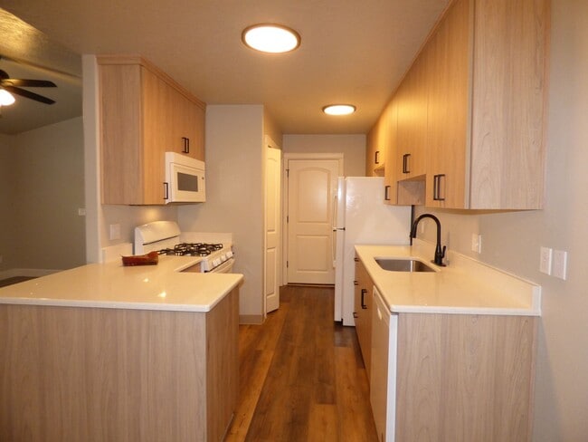 Building Photo - 3576-3578 Fisher Ct NE Salem, OR 97305