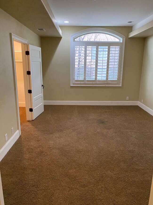 Building Photo - ARBOR #211