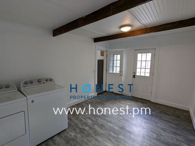 Building Photo - 41 Windsor St