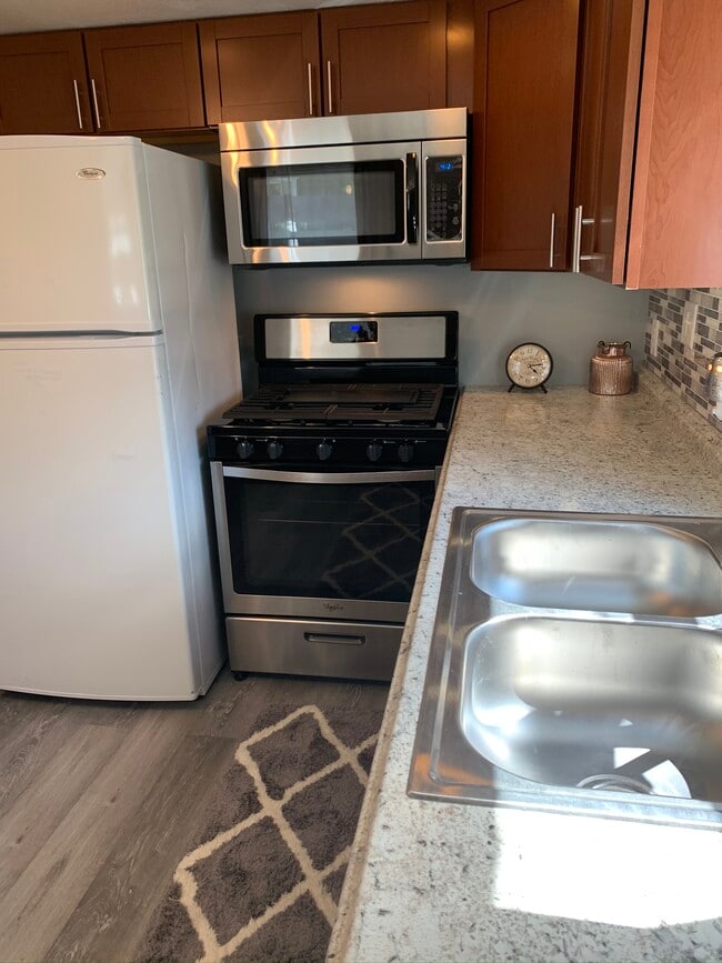 Building Photo - 205 Owen St