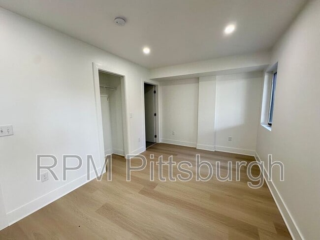 Building Photo - 1407 Sarah St