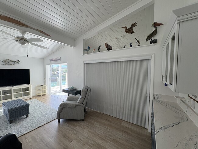 Building Photo - 907 Gibbs Rd