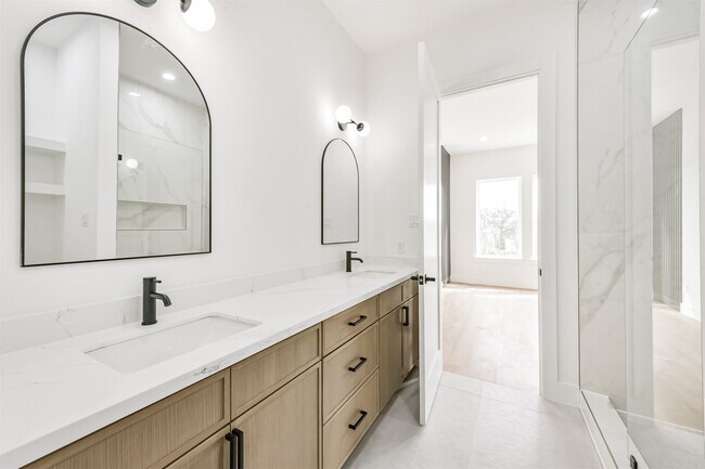 Building Photo - 3810 Ennis St