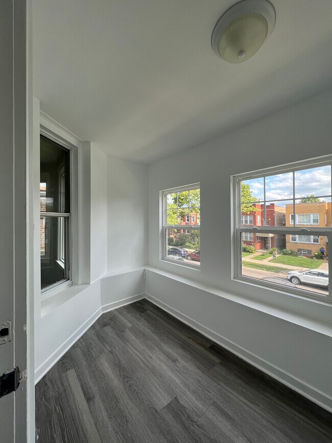 Building Photo - 4152 W Nelson St