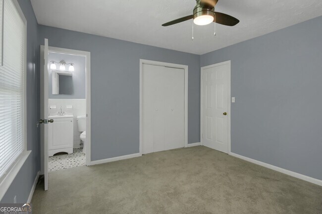 Building Photo - 137 Hillcrest Dr SE