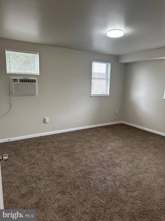 Building Photo - 122 E Ridge Rd