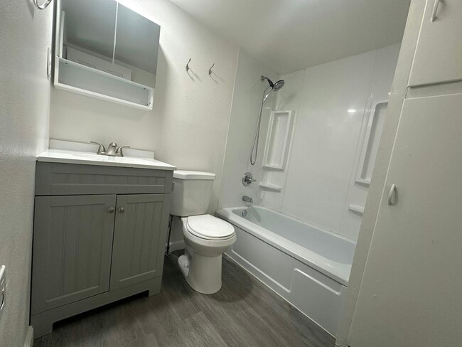 Building Photo - 827 16th St