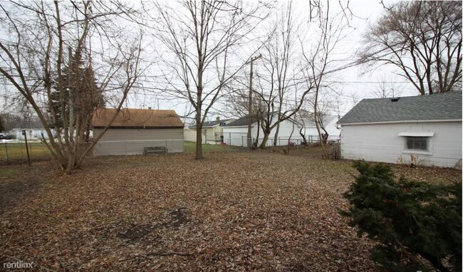 Building Photo - 3 br, 1 bath House - 26209 Belanger St