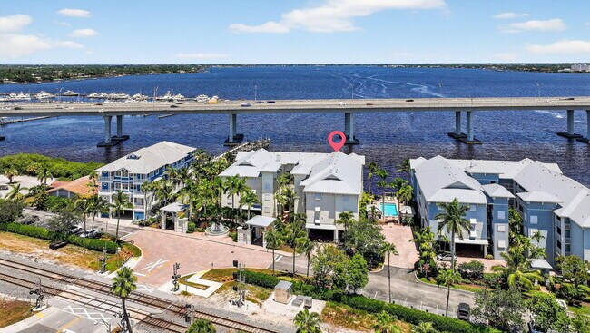 Building Photo - 275 NW Flagler Ave