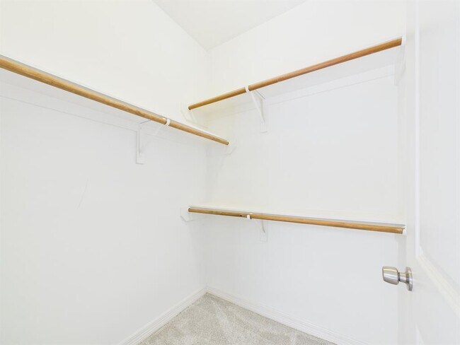Building Photo - 3805 Center Plaza Dr