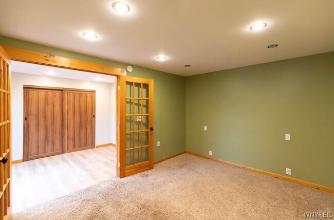 Building Photo - 19 Hobmoor Ave