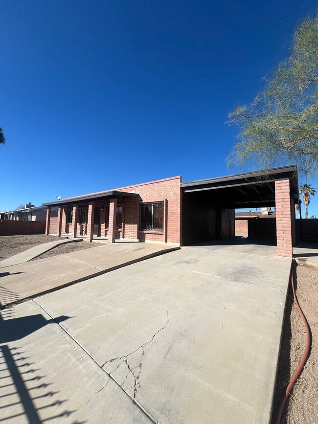 Building Photo - 3 Bedroom/ 2 Bath Home Near Mission & Valencia