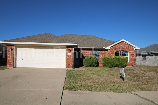 Primary Photo - Conveniently Located!!!