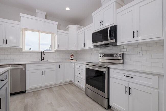 Building Photo - Beautiful New Home for Rent in Quincy