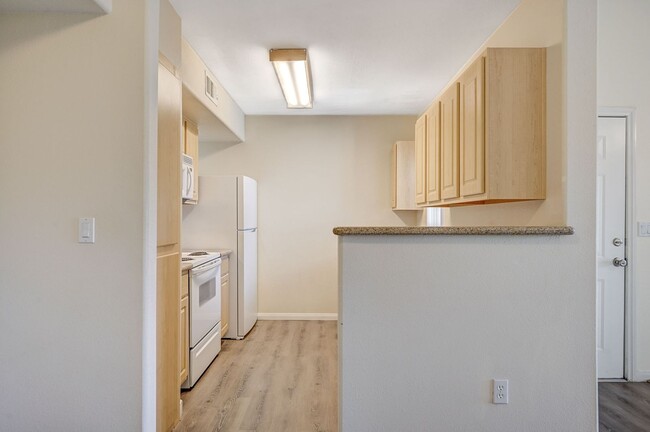 Building Photo - Move In Today! Nice 1 Bedroom in Great SW ...