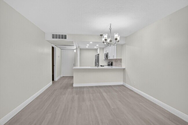 Building Photo - 4 Royal Palm Way