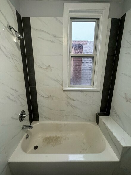 Building Photo - 827 S 14th St