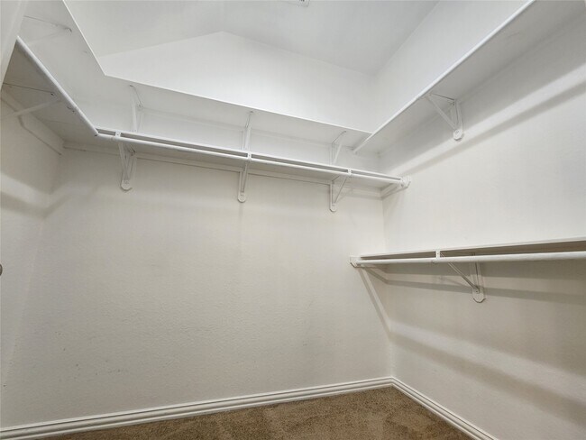 Building Photo - 4422 Meadow Way Dr