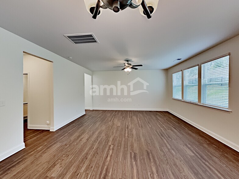Building Photo - 6145 Rosemore Ln