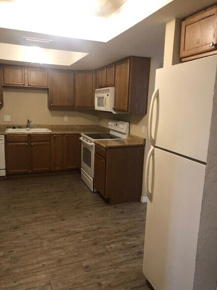kitchen - 1303 SW 16th Ter