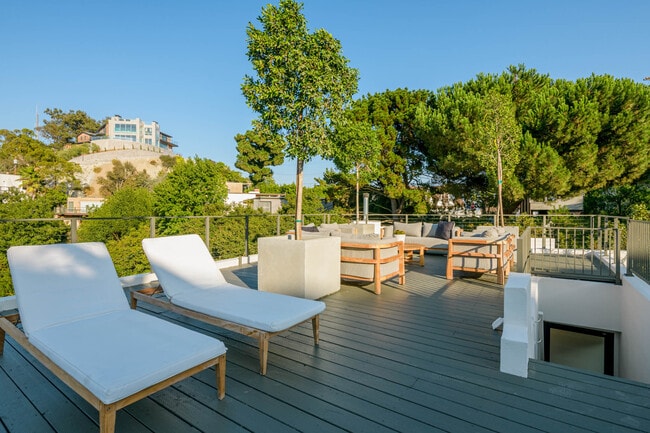 Building Photo - 8896 Lookout Mountain Ave