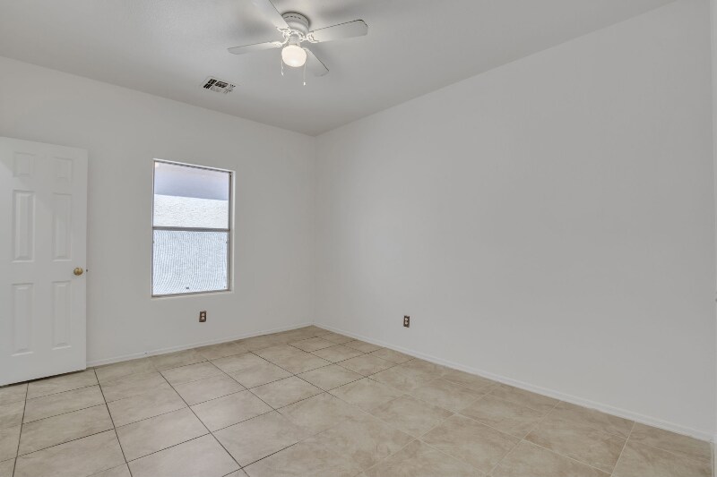 Building Photo - 1476 E Avenida Grande