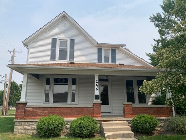 Building Photo - 256 E 5th St