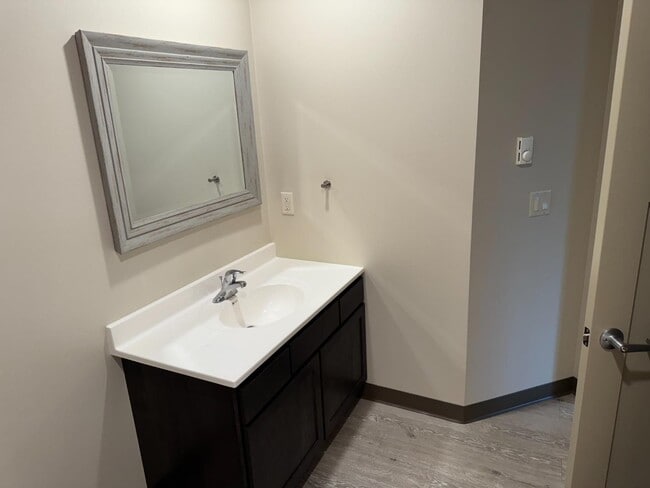 Building Photo - 922 Charles St