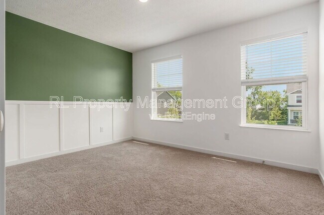 Building Photo - 214 Sterndale Dr
