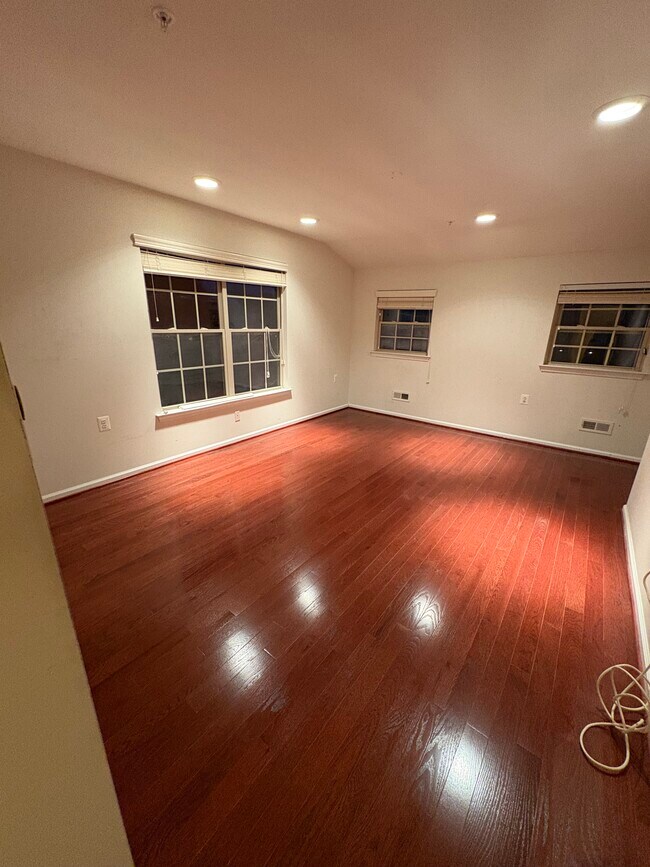 Building Photo - 950 Nathaniel Trail