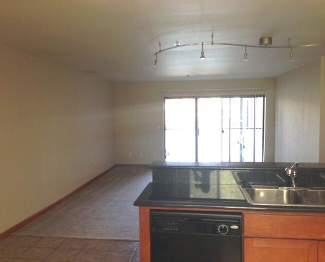 Primary Photo - 1 Bed 1 Bath Waterfront Condo Available NO...