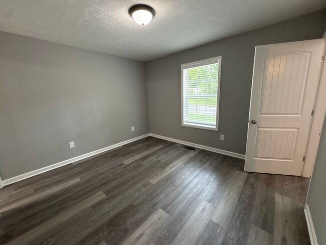 Building Photo - Newer Duplex Located Near the Heart of Tullahoma!