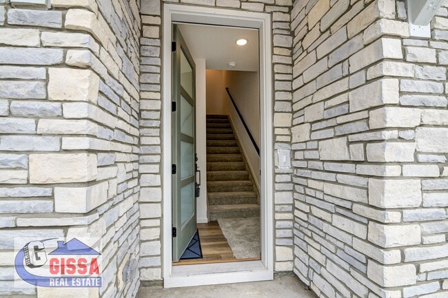 Building Photo - 2 year old townhome with 3 bedrooms, 2 1/2 bathrooms, 2-car garage at Victory Ridge available to ...