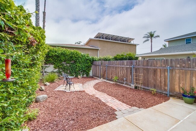 Building Photo - 1205 Blue Sky Dr