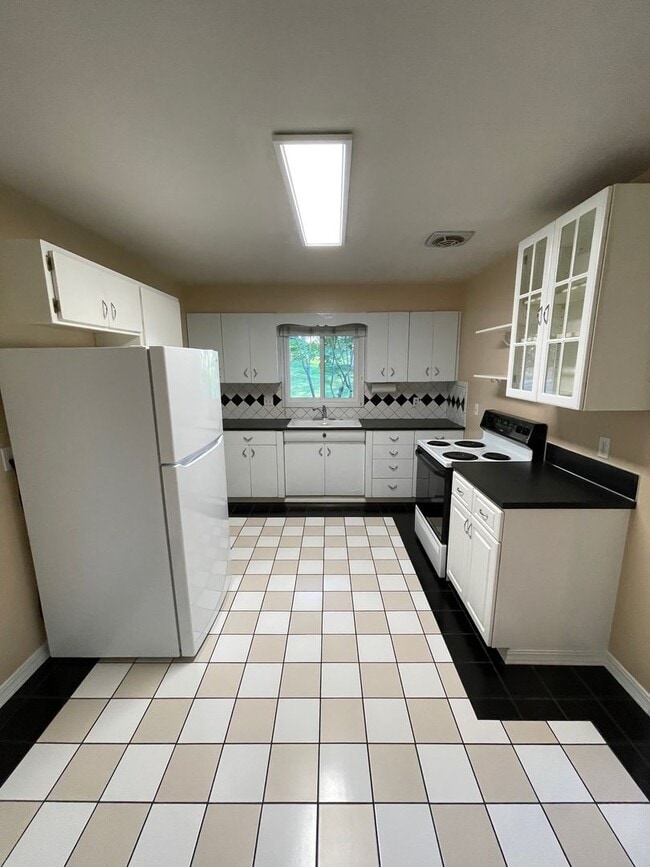 Building Photo - Johnson Duplex Apartments