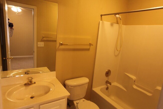 Building Photo - Beautiful 4-Bedroom, 3-Bath Home with Gara...